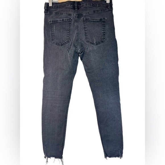 Free People Women's Skinny Stretch Distressed Charcoal Wash Raw Hem Sz. … - Picture 2 of 13